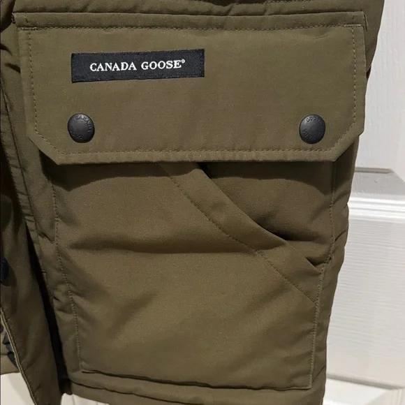 Canada Goose Men’s Military Green Puffer Jacket with Fur Hood - Picture 7 of 14